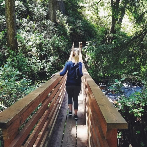 Meet your Posher, Danielle - Picture 2 of 3